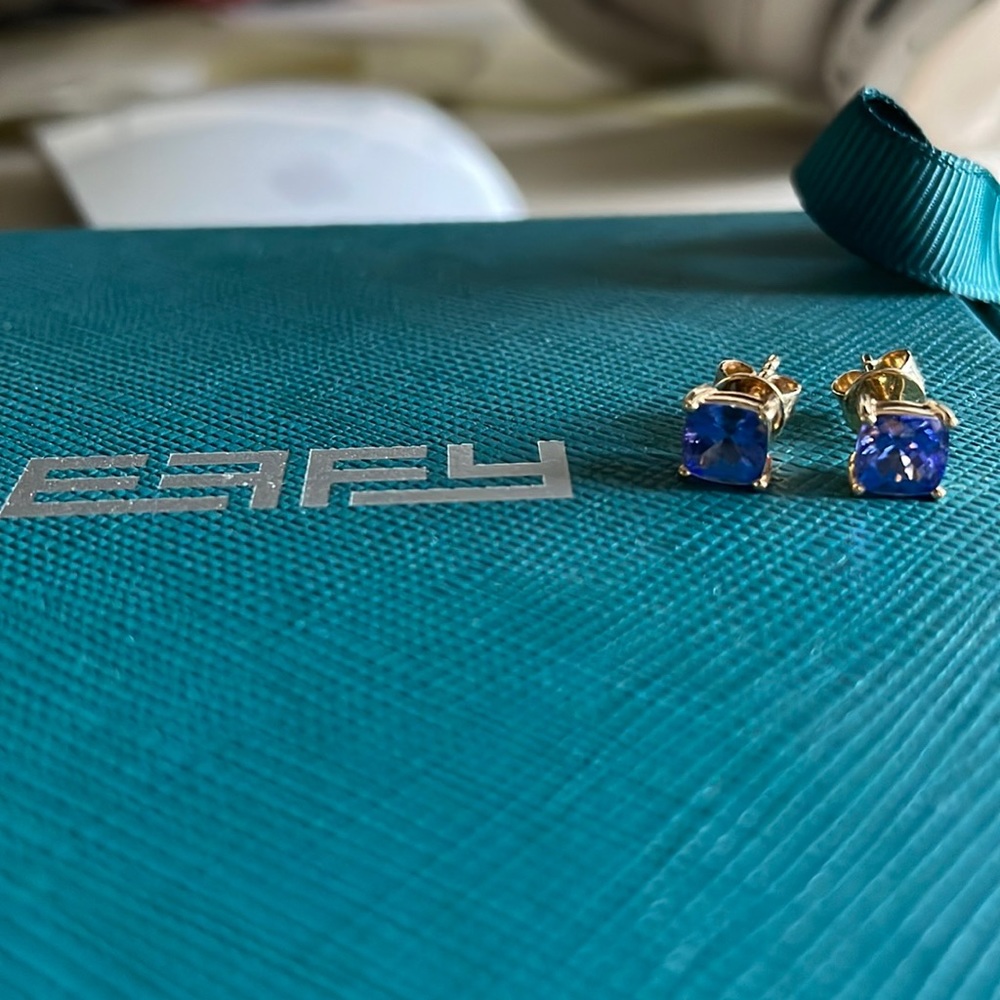 Tanzanite studs